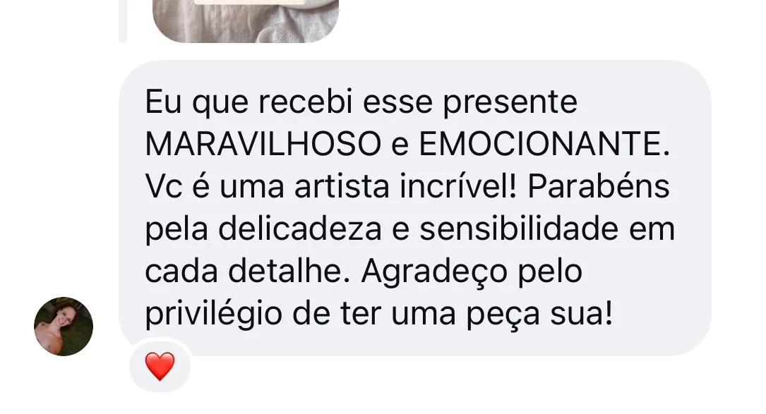 Mensagem de Juliana Begossi sobre a emoção de receber um presente feito com delicadeza e sensibilidade
